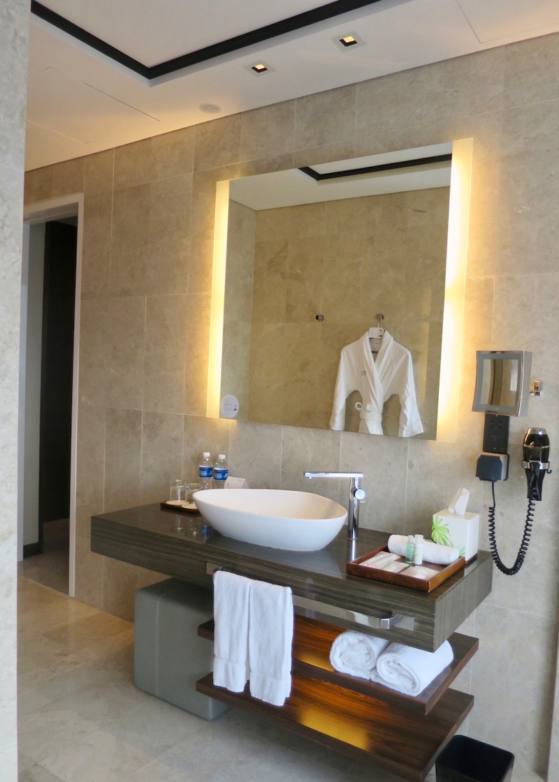 Westin Singapore review - bathroom