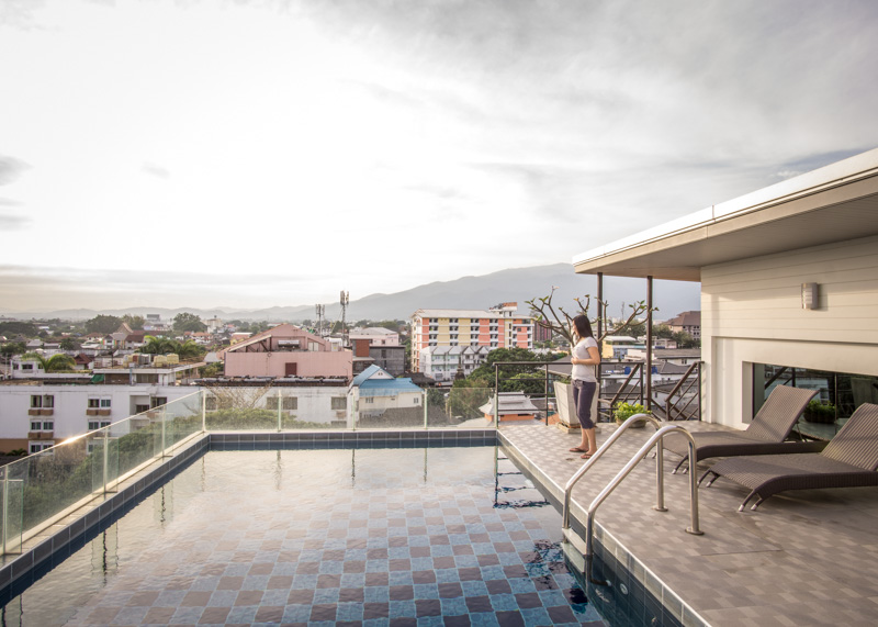 Expat life in chiang mai - rooftop pool apartment