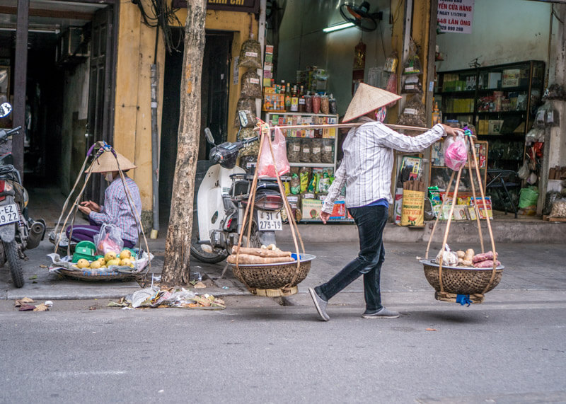 Hanoi trip blog - busy hanoi street vendors