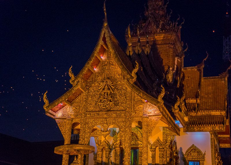 Loy Krathong Chiang Mai lantern festival - Buddhist temple