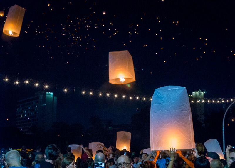 Loy Krathong Chiang Mai lantern festival - lantern release
