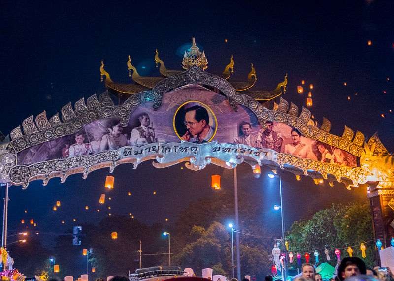 Loy Krathong Chiang Mai lantern festival - gate