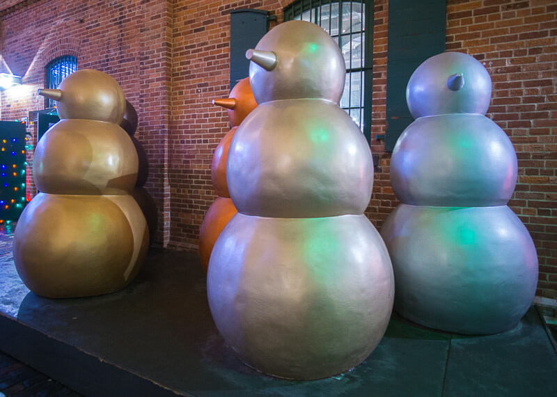 Toronto distillery district Christmas market - Cute snowmen