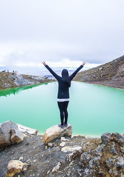 living on the road - tongariro crossing emerald lake