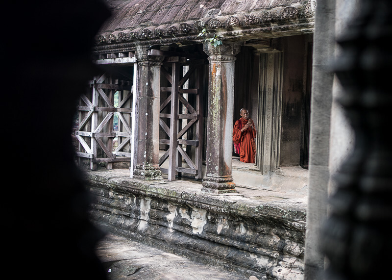 Siem Reap Travel Blog - Angkor Wat temple monk