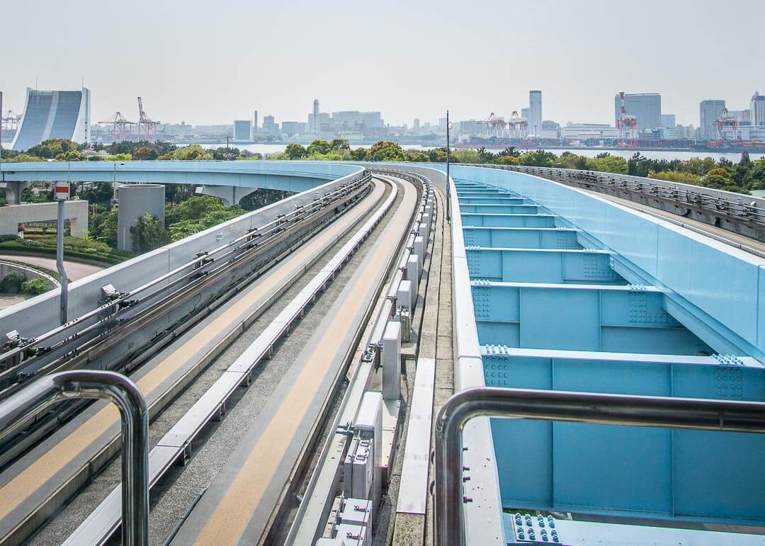 Things to do in odaiba tokyo - train tracks