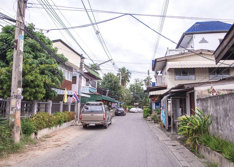 chiang mai travel blog - chiang mai residential road